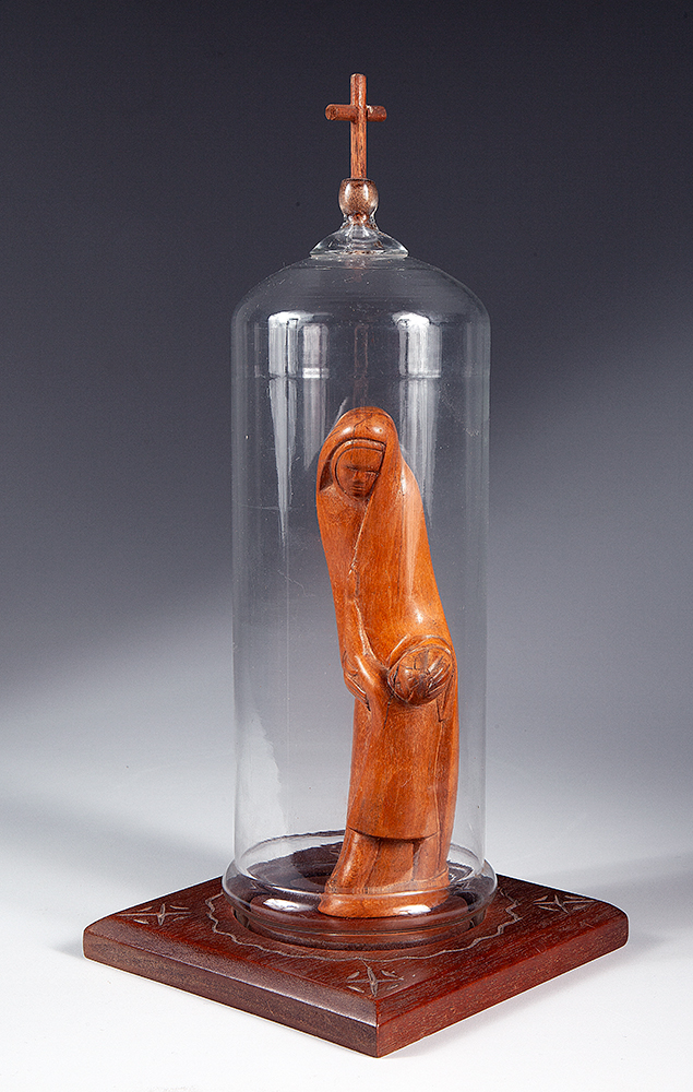 JEANNE LOUISE MILDE - Sem título - Escultura em Madeira e Redoma de Vidro - Assinada - 37 x 16 x 16 com base.