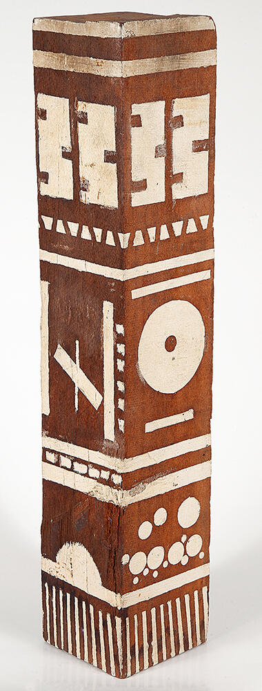 NIOBE XANDO - Totem - Óleo Sobre Madeira - Assinada - 1992 - 51 x 10 cm.Reproduzida na pág.219 do de Exposição catálogoNiobe Xandó- A Arte de Subverter a Ordem das Coisas de 5 de Maio á 24 Junho de 2007 - na Pinacoteca do Estado de São Paulo.