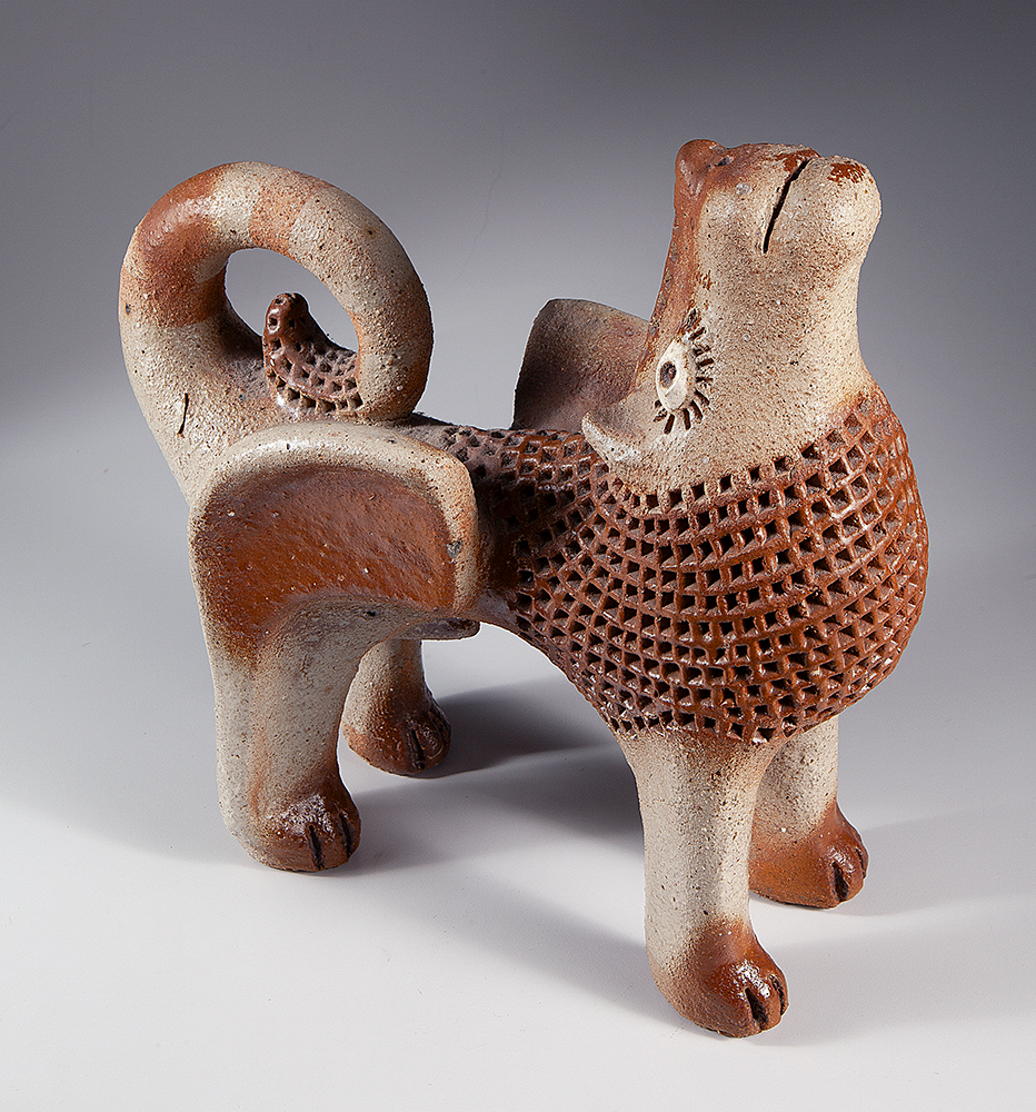 MIGUEL DOS SANTOS - Leão - Escultura em Cêramica Pintada - Assinada - 2006 - 36 x 35 x 14 cm.