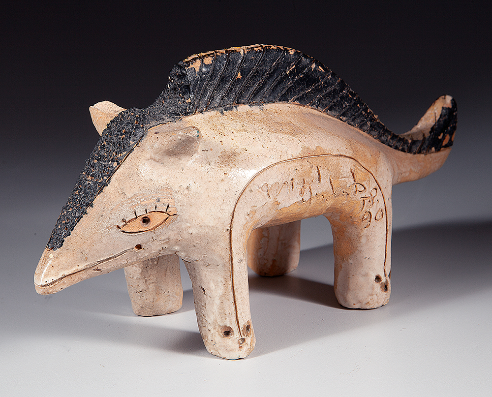 MIGUEL DOS SANTOS - Bicho - Escultura em Cerâmica Vitrificada - Ass.loc.JP. - 1990 - 13 x 25 x 8 cm.