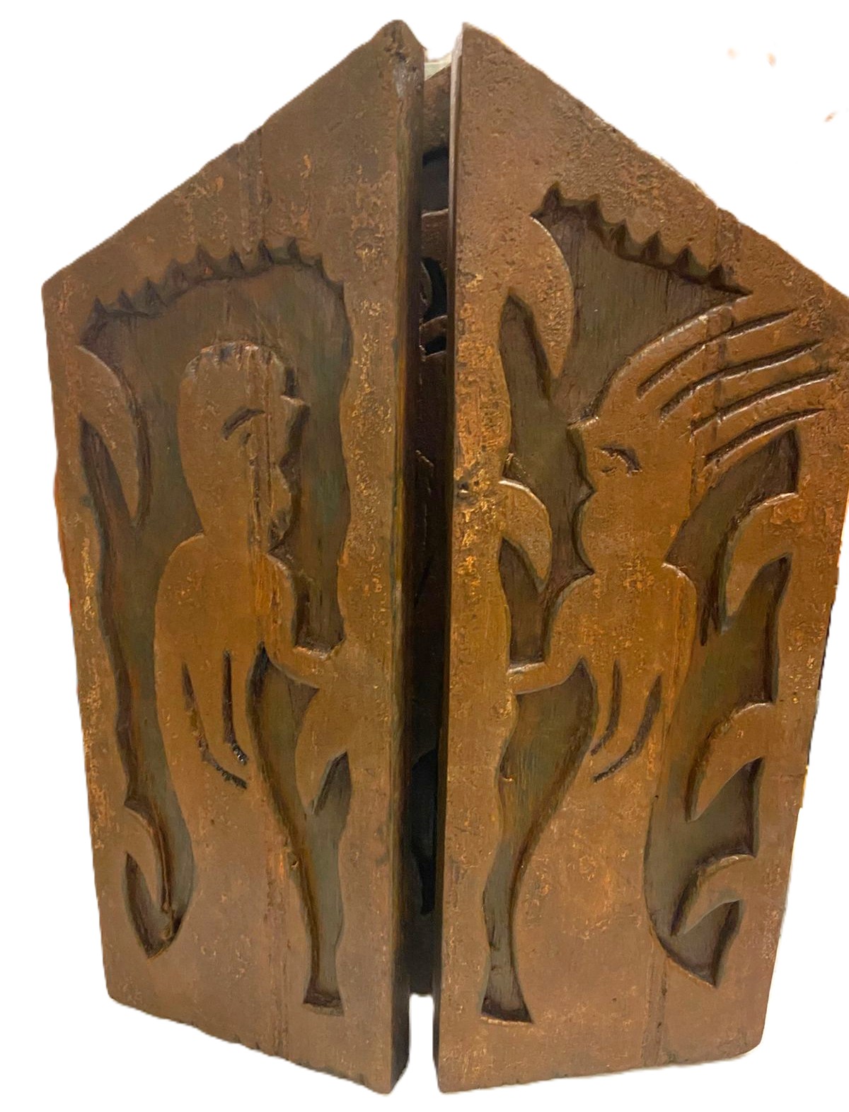 P. O. S. (Paulo Orlando da Silva) - Oratório - Cristo -  Madeira - Assinada - 63 x 48 x 6 cm (aberto) - 31 x 43 x 6 cm (fechado).