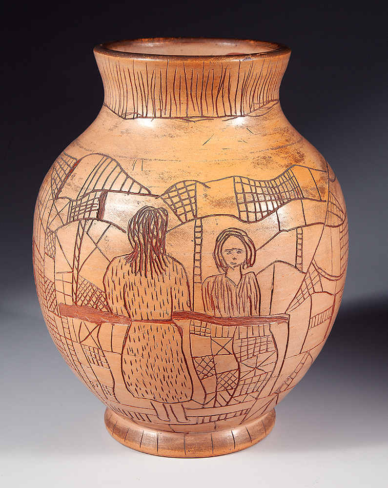 SILVIA DE LEON CHALREO - Vaso - Cêramica Pintada -Assinada - 1943 - 6 x 22 x 22 cm.Com Carimbo do Salão Nacional Belas Artes.